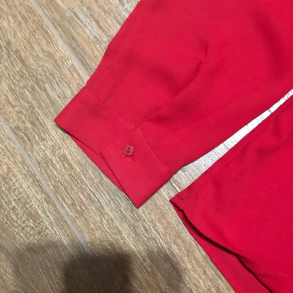 Red blouse - Picture 4 of 5